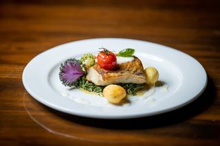 File de salau pe pat de spanac