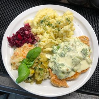 Pierś z brokułami w sosie śmietanowym 400g 