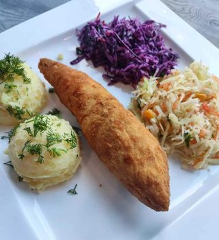 Devolay z pieczarkami i żółtym serem