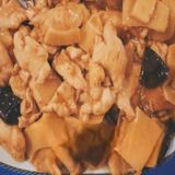 Pollo con bambú y setas chinas