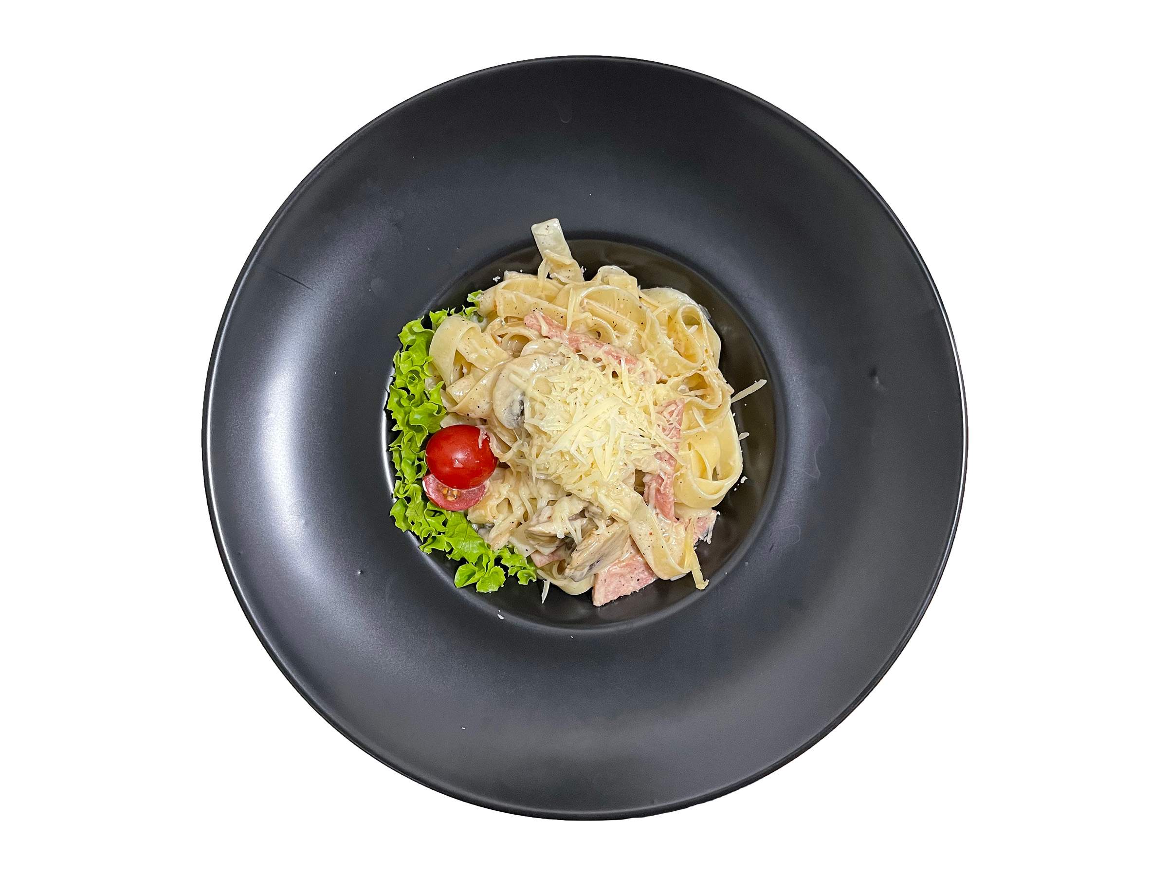 Фетучини с ветчиной и грибами