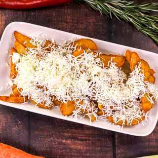 Домашни пържени картофи със сирене