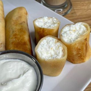 Naleśniki z Twarogiem na Słodko ze Śmietaną (300 g)