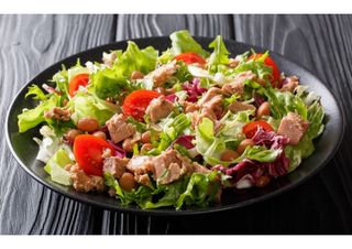 Салата с риба тон (380г)