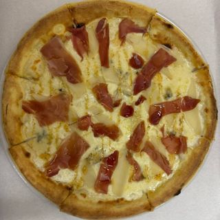 Піца З прошуто та грушею