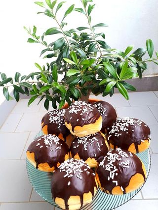 Buondi ricoperto con cioccolata fondente farcita
