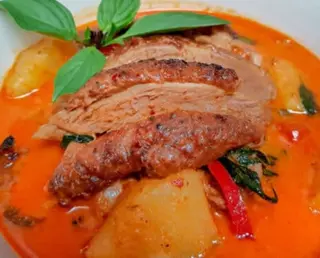 Menú Gastronómico Choo Chee Ped Yang De Pato