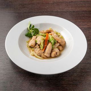 128. Pollo con verdure