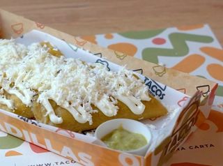 Quesadilla De Tinga De Pollo (3 Uds.)