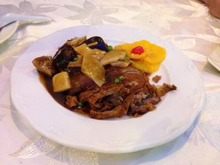 Pato Con Bambú Y Setas Chinas