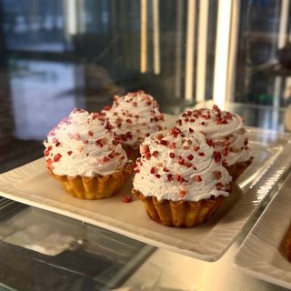 Корзинка з полуницею