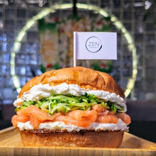 Бургер с лососем