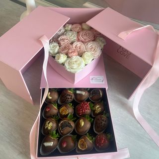 ვარდების ყუთი და მარწყვი შოკოლადით