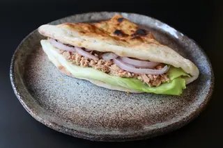 Sandwich cu ton