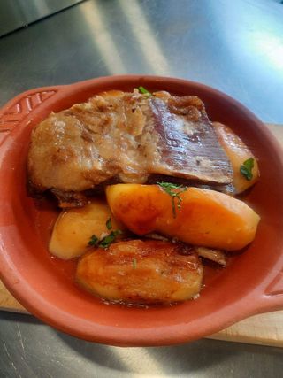 Teleće pečenje sa pekarskim krompirom