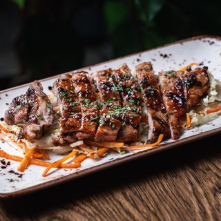 Pluma Ibérica lacada 