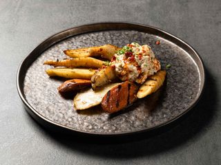 Запечені корнеплоди з мусом з артишоків (220г)