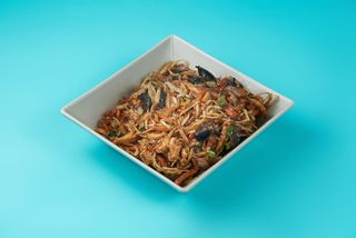 Piletina sa nudlama i povrćem