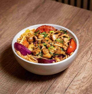 Tallarín saltado De Pollo