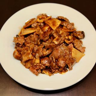 T4 - Ternera con bambú y setas chinas