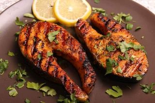 Somon grill cu lamaie  p.