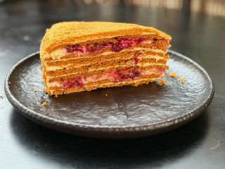 Miodownik z wiśniami