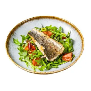 Lubina a la plancha con ensalada