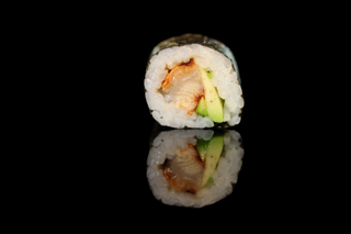 Maki De Anguila Con Aguacate (8 Pzs.)