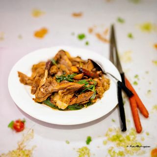 88. Патешко месо в лют сос (750гр)