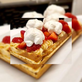 Waffle con Crema Chantilly & Fragole