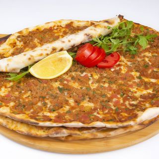 Pizza turca mixta de ternera y pollo con queso