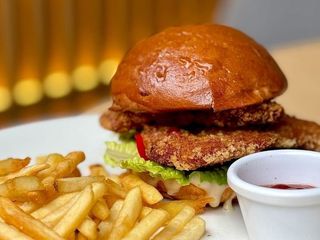 Бургер з хрумкою куркою (560g)