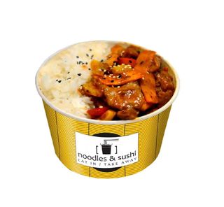 Don buri con manzo e salsa satay