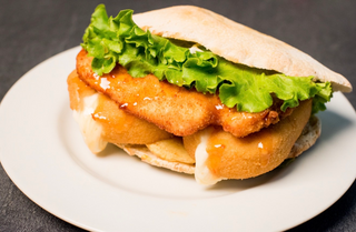 Sendvis Snitel de pui+mozzarella pane