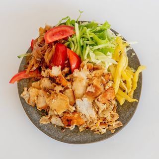 Порция с пилешко