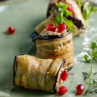 ბადრიჯნის რულეტები ნიგვზით