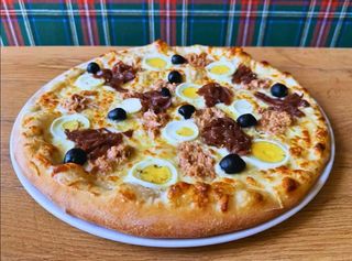 29. Pizza Al Tonno 42cm