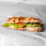 Pileći file u zemičkoj