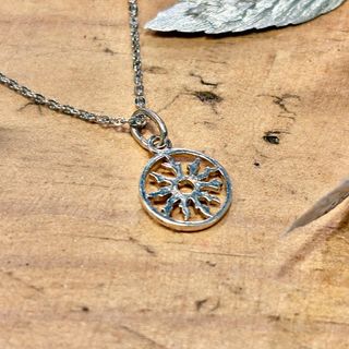 EGUZKILORE de plata (El amuleto protector)