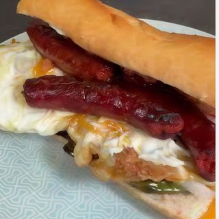 bocata de txistorra y huevo