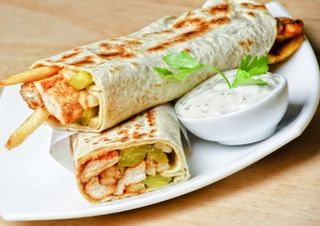 Kebab con patatas (dentro)