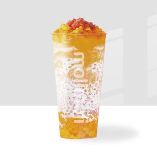 Latte di cocco con mango e pompelmo rosso