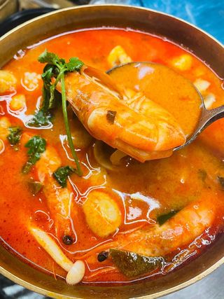 40 Sopa don yin（mariscos）