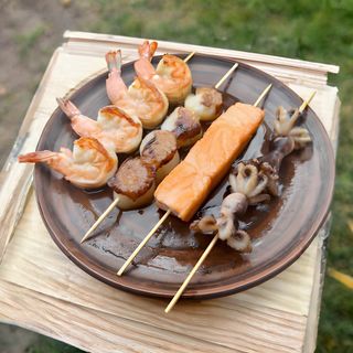 Шашлички із морепродуктів в азійському соусі (485г/5шт)