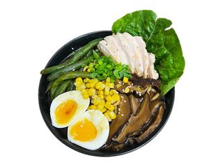 RAMEN Z KURCZAKIEM SOUS-VIDE 600g