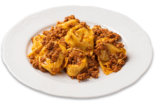 Tortelloni di zucca al ragù tradizionale