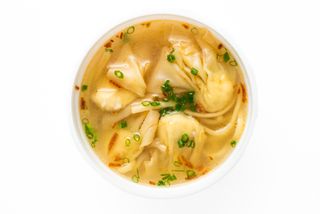 Sopa de wanton y fideos