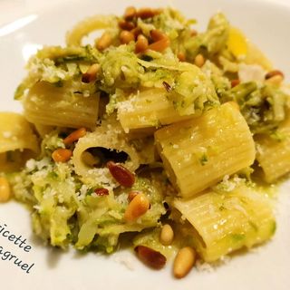 mezze  maniche Zucchine e pinoli