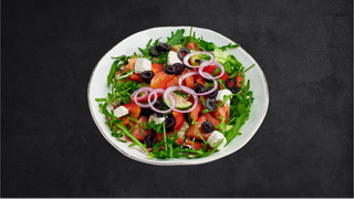 Zestaw 19a. Sałatka grecka z serem typu feta i sosem vinaigrette