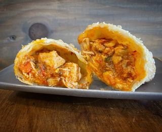 Empanada de Pollo Cortado a Cuchillo